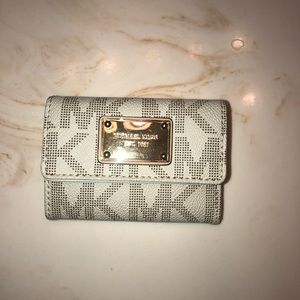 Small micheal kors wallet